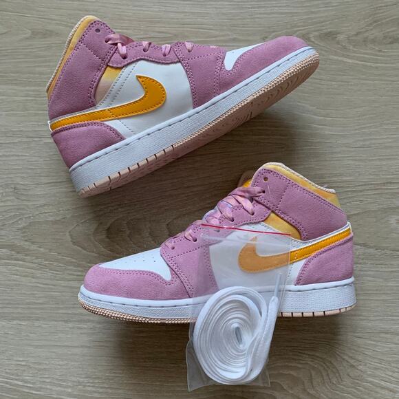 Nike jordan mid top sneaker shoe 4.5GS - Picture 2 of 5